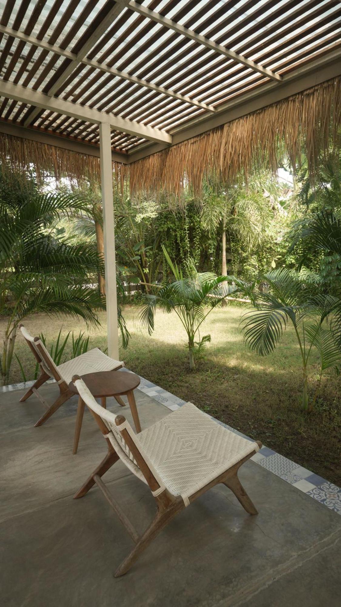 Suku Lifestyle Hotel & Villas Selong Belanak Exterior foto